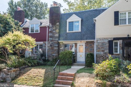 816 Devon Pl, Alexandria VA  22314-1214 exterior