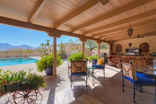 1021 Msn Twin Buttes Rd, Green Valley AZ 85622-8320 exterior