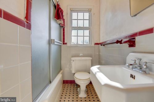 1906 August Dr, Silver Spring MD 20902-4013 exterior