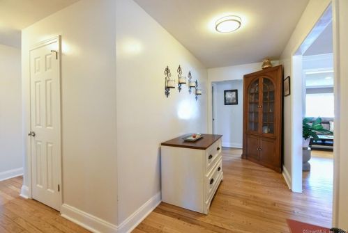 33 Edgewood Dr, Torrington CT 06790-5824 exterior