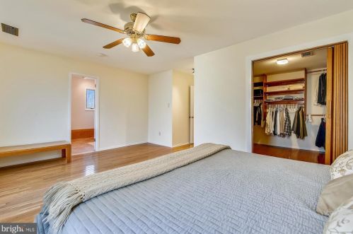 1904 Dundee Rd, Rockville MD 20850-3135 exterior