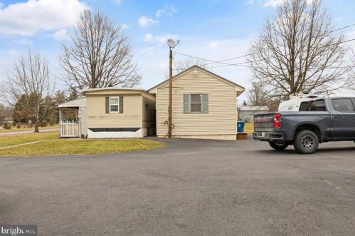 694 Pumping Station Rd, Quakertown, PA 18951-2424