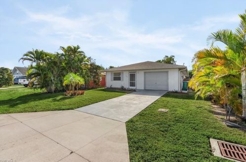824 94th Ave, Naples, FL 34108-2451