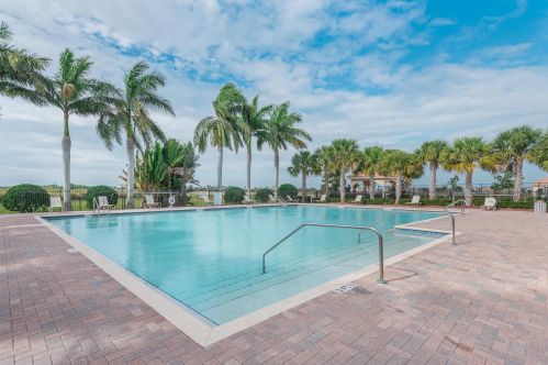 901 Bent Creek Dr, Fort Pierce FL  34947-1331 exterior