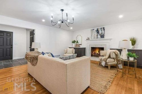 6160 Heards Creek Dr, Atlanta GA  30328-3635 exterior