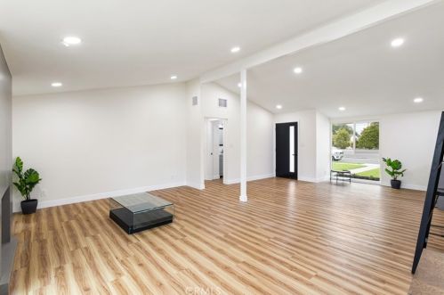 518 Orangethorpe Ave, Fullerton CA  92832-2803 exterior