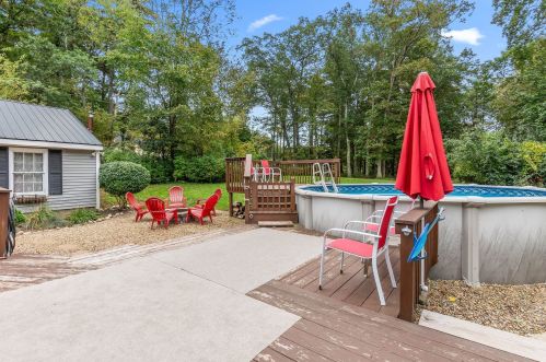 39 Pollard Rd, Plaistow NH 03865-2531 exterior