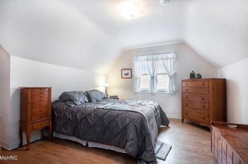 1401 Fremont Ave, Grand Rapids MI 49504-3017 exterior