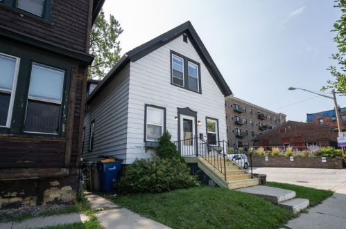 2030 Farwell Ave, Milwaukee, WI 53202-1104