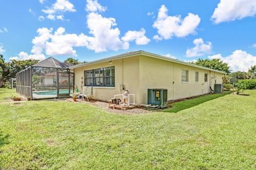 325 Bay Mdw Dr, Naples FL 34113-8302 exterior