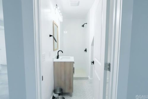 1056 Rahway Ave, Avenel NJ 07001-1902 exterior