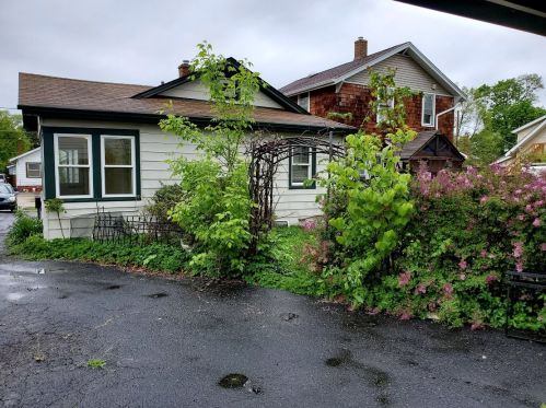 27 Maple Ave, Waukegan IL 60085-5330 exterior