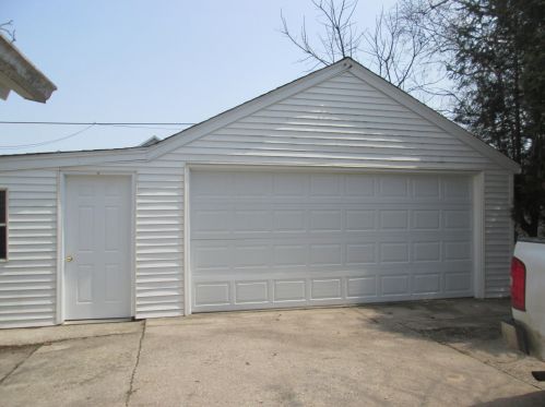 929 24th St, Manitowoc, WI 54220-2448