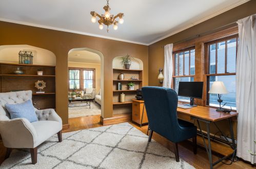 5925 Lk Dr, Milwaukee WI 53217-4629 exterior