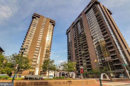 241 6th St, Philadelphia PA 19106-3723 exterior