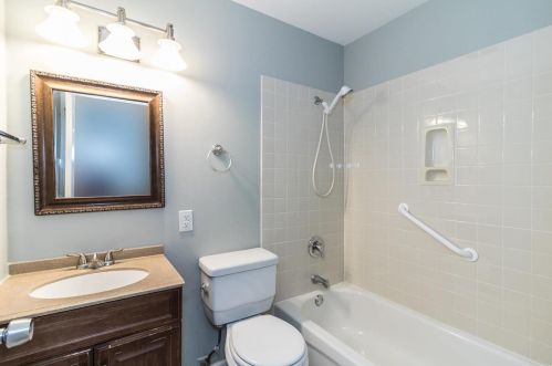 2637 Midland Rdg Dr, Saint Louis MO 63114-1232 exterior