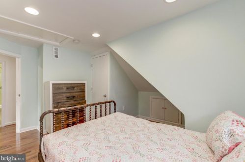 13203 Midway Ave, Rockville MD 20851-1812 exterior