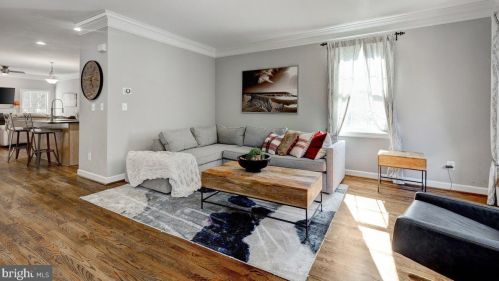 3822 Elmwood Towne Way, Alexandria VA  22303-1161 exterior