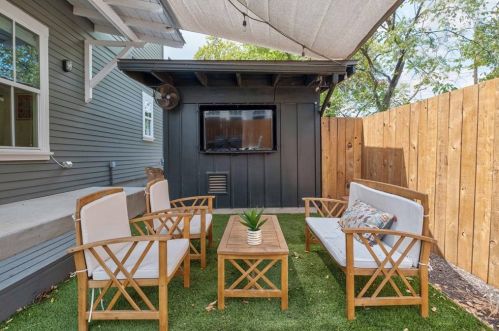 1309 Cedar Ave, Austin, TX 78702-1835