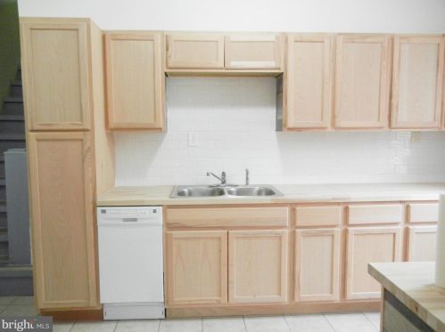 1924 4 St, Philadelphia PA 19122-2206 exterior