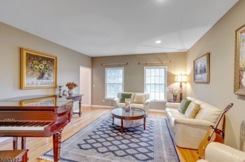 663 Orange Ave, Livingston, NJ 07039-6115