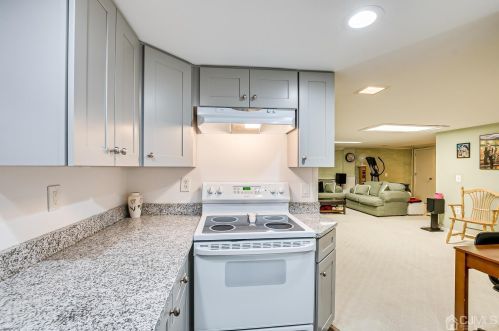 57 Barton St, Edison NJ 08837-2855 exterior