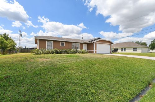 842 Koler Ave, Fort Pierce, FL 34953-3946