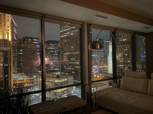 240 Illinois St, Chicago IL  60611-5063 exterior