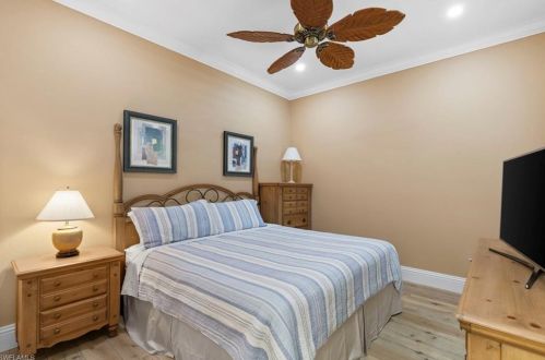 1806 Leamington Ln, Naples FL 34109-1453 exterior