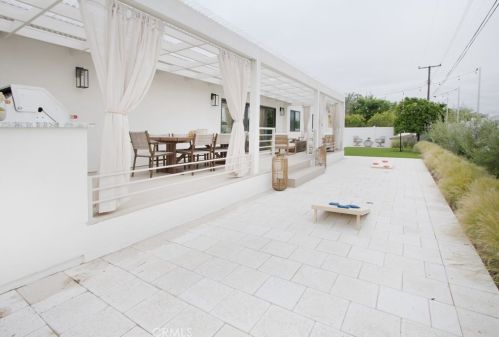 13321 Bubbling Well Rd, Tustin CA  92780-3915 exterior