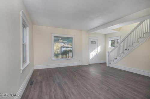 1033 Fenimore Ave, Kalamazoo MI 49048-2028 exterior