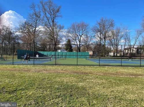 3653 Warfield Dr, Huntingdon Valley PA 19006-3423 exterior