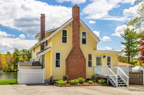 19 Shore Rd, Webster, MA 01570-3338