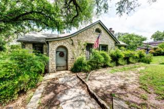 3109 Walling Dr, Austin TX  78705-3018 exterior