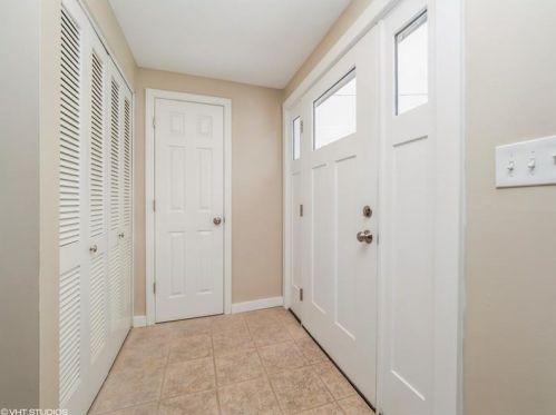 670 Presque Isle Dr, Pittsburgh, PA 15239-2652