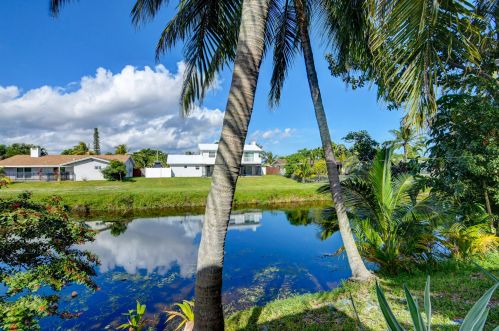 1051 25th Ave, Boynton Beach, FL 33426-7418