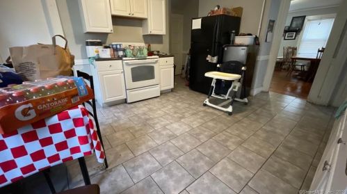 25 Clinton St, Manchester CT  06040-6129 exterior