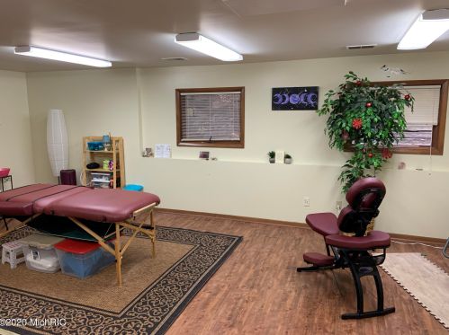 5466 Holiday Ter, Kalamazoo MI  49009-2147 exterior