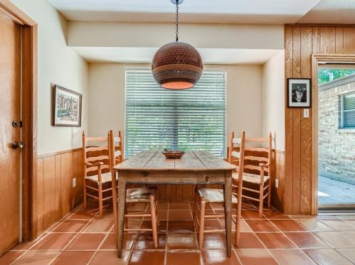 2700 Dunbarton Dr, Austin TX 78723-2235 exterior