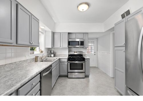 712 Francis Pl, Saint Louis MO 63105-2411 exterior