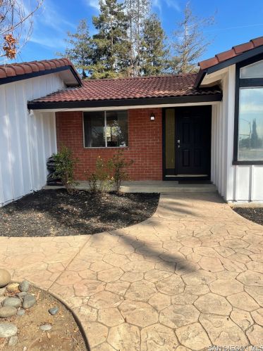 3892 Hurstglen Way, San Jose, CA 95121-1444