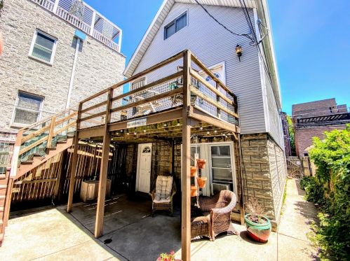 3709 Bosworth Ave, Chicago, IL 60613-3659