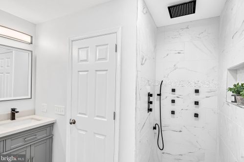 1205 Limerick Ct, Hummelstown PA  17036-9152 exterior