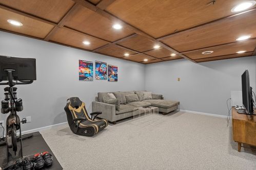 1134 Arrowood Dr, Pittsburgh PA 15243-1802 exterior