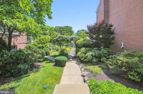 6340 Golf Crse Sq, Alexandria VA 22307-1225 exterior