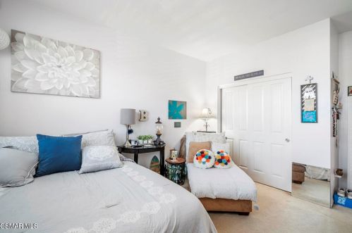 3204 Lisbon Ln, Oxnard CA 93036-7623 exterior