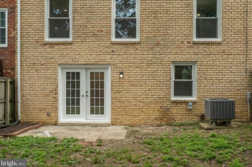 5207 Dover Pl, Alexandria VA 22311-1204 exterior