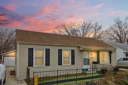 1523 Lyons Ct, Waukegan, IL 60085-7823