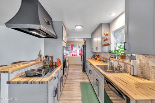 5047 39 Dr, Phoenix AZ 85029-3002 exterior