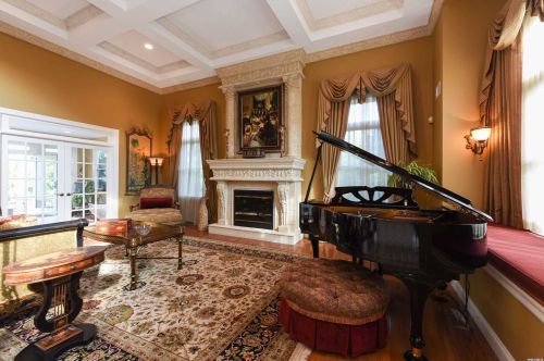 109 Elmwood Dr, Huntington Station NY 11746-5658 exterior